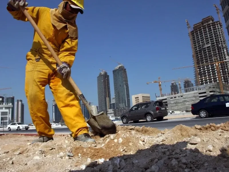 حقوق العمال رجعت كاملة.. إلغاء نظام الكفالة في السعودية تحسين كبير