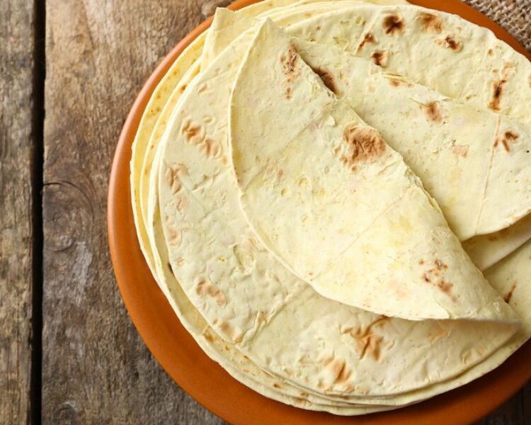 الريحة سبقت الطاولة خلاص .. طريقة عمل خبز التورتيلا المكسيكي مذاق أصلي