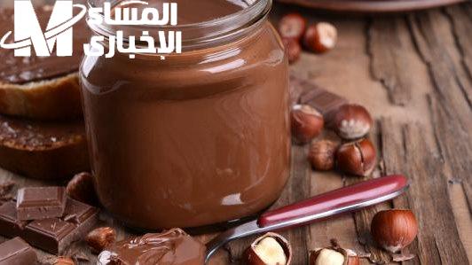 الشكولاتة اتحولت لكنز فعلي.. لو عندك كوب كاكاو اعملي شكولاتة النوتيلا بقوامها الثقيل والمتماسك بطريقة سهلة