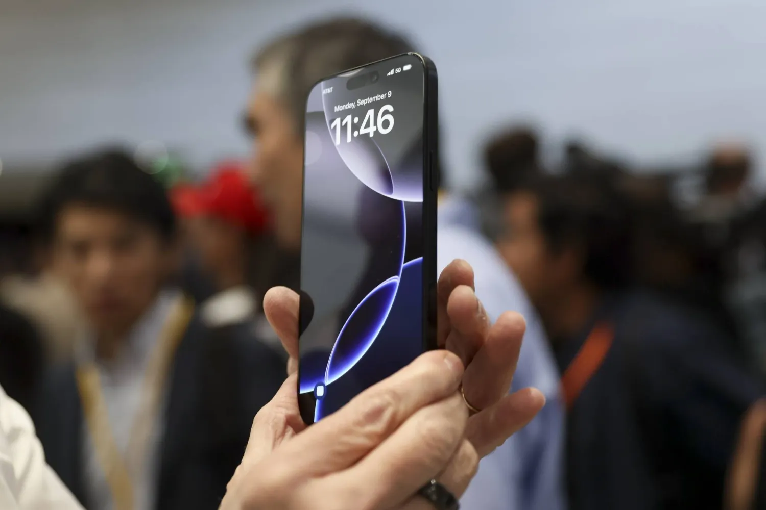 iPhone 2027