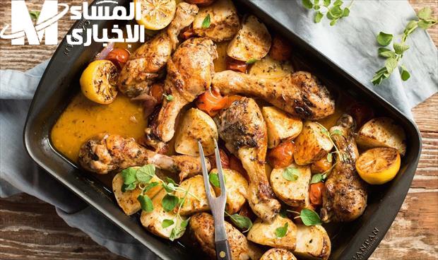الليمون غرق الزبدة.. أفخاذ الدجاج بالزبدة الغنية والليمون نكهة ملفوفة