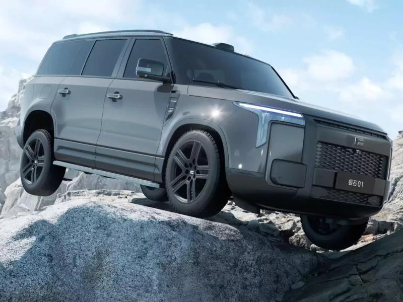 SUV.. القوة والهيمنة على الطرق! هل الدفع الرباعي هو خيارك الأمثل