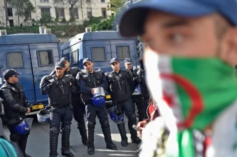 تغييرات حكومية نازلة رسميًا .. الأمناء العامون بالجزائر بيتحرّكوا بسرعة