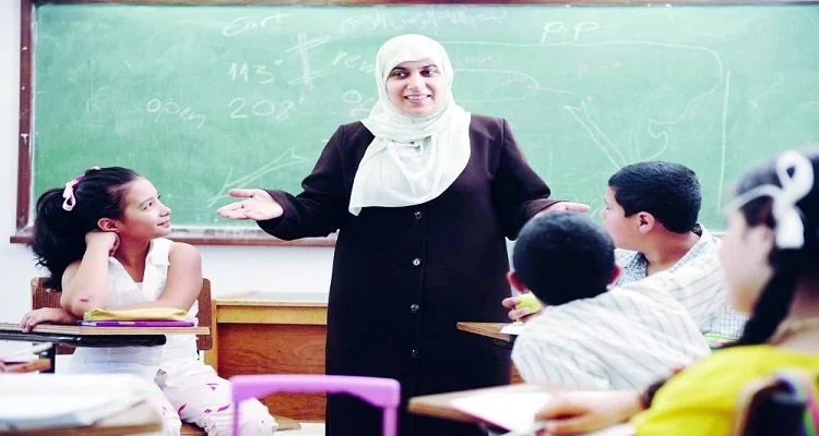 الوظايف بتنده على المعلمين.. التقديم في وظيفة معلم مساعد 2025 الشروط مش عادية