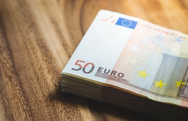 الزيادة دخلت بدون إنذار.. الزيادة في المغرب 2025 تدخل الحسابات باب الفرحة