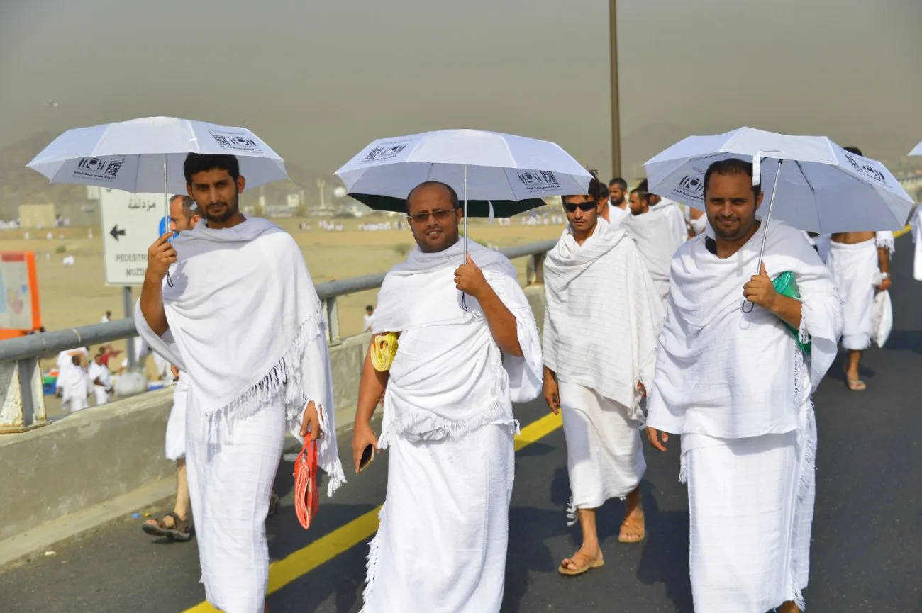 الحجاج يلبّون على عرفات