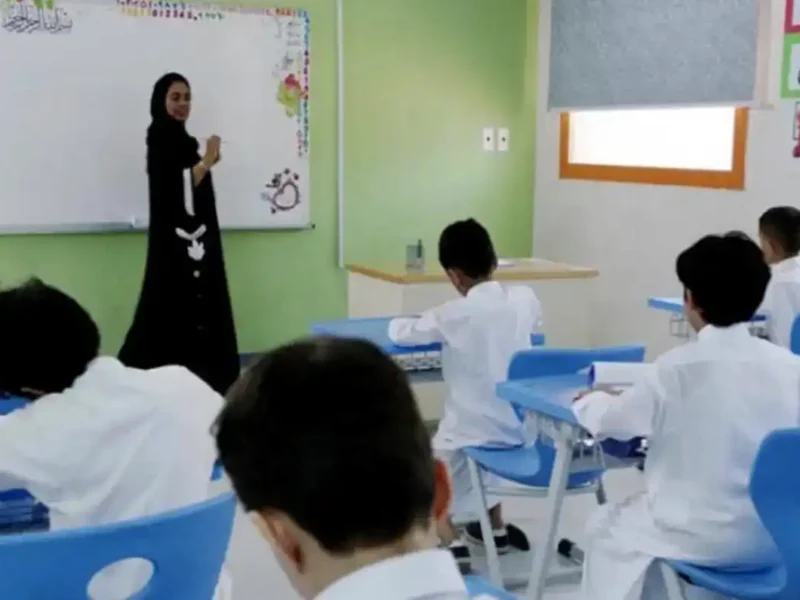 الطلاب خلاص بيعدّوا .. موعد الإجازة الصيفية في السعودية تم التحديد