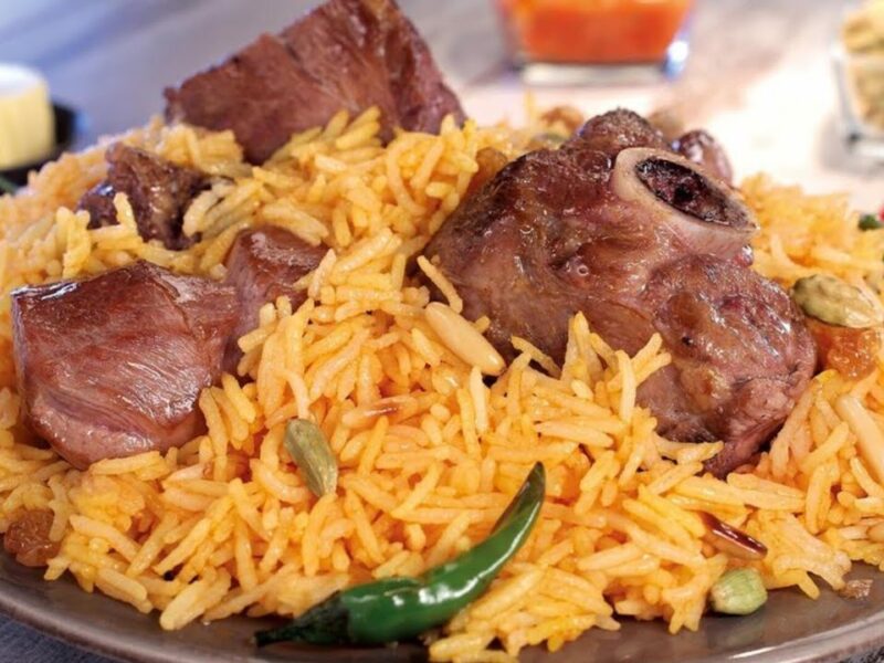 كبسة بتشرف سفرتك.. كبسة اللحم بالأرز البسمتي لعزومة عيد الأضحى اختيار مثالي