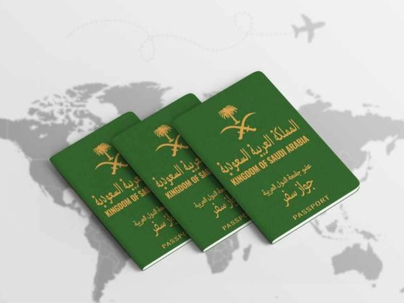 القرار بقى نافذ رسمي .. الجوازات السعودية توقف إصدار تأشيرات الزيارة لفئات محددة