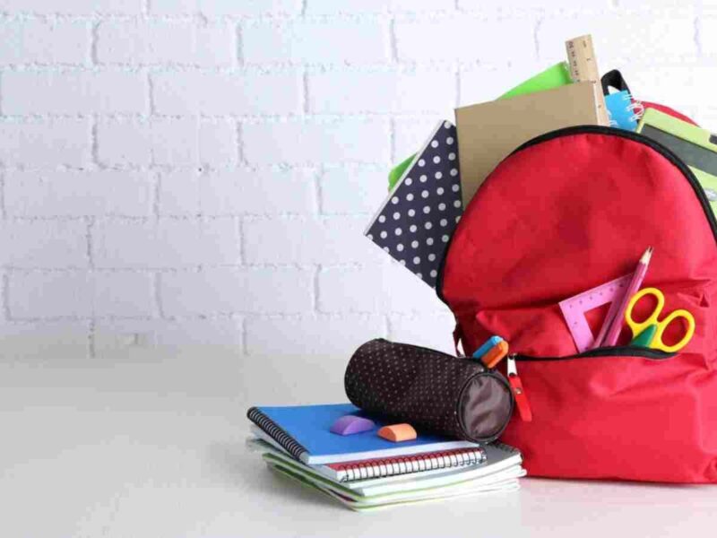 الحقيبة المدرسية اترفعت فجأة.. استبعاد مستفيدين والناس بتسأل