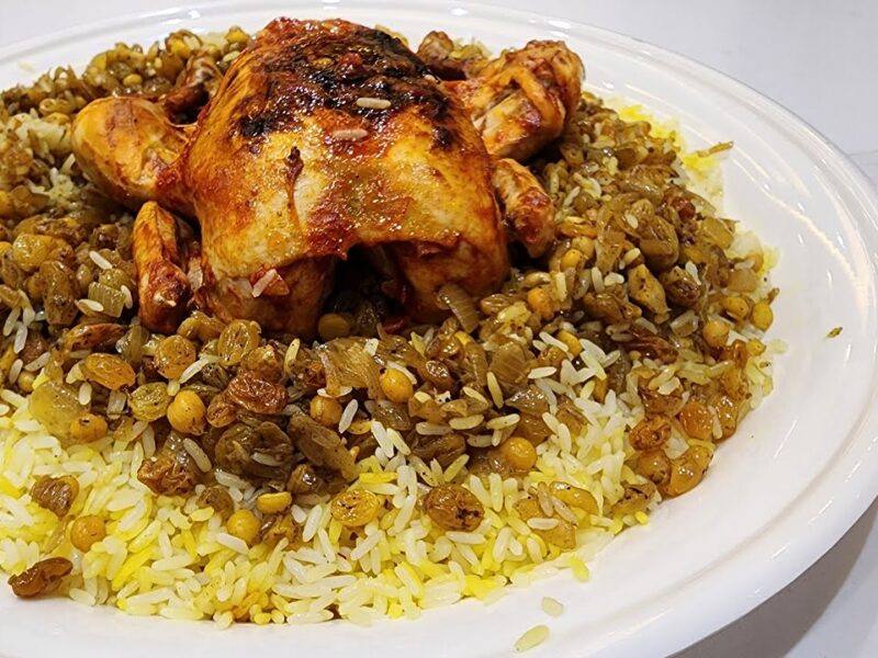 المجبوس الخليجي.. وليمة غنية بروائح الزعفران واللومي والتوابل الدافئة