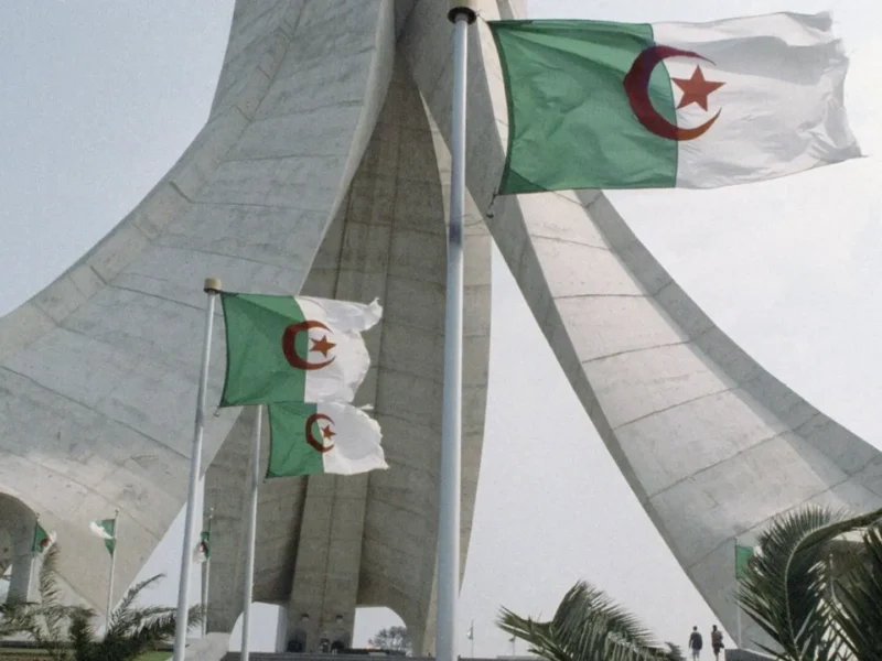 العطلات نزلت بنار.. جدول عطل الجزائر 2025 نزل حماس مدرسي