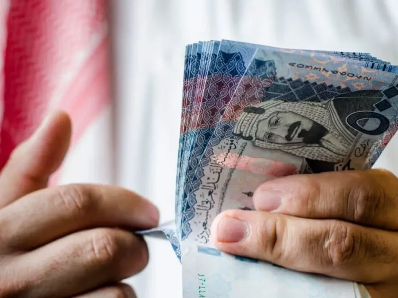 المرتب نزل بدون إشعار.. رواتب السعودية قبل العيد 1446 ألهبت الفرحة