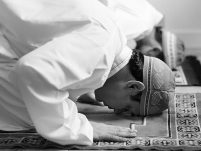 أمين الفتوى يجيب.. ما هو حكم من يقطع في الصلاة أو يتكاسل عنها