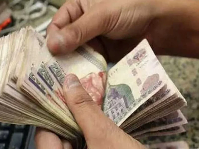 الساعة نطّت من الفرحة.. مواعيد صرف رواتب الموظفين مايو 2025 بتبكير يفاجئ الكل