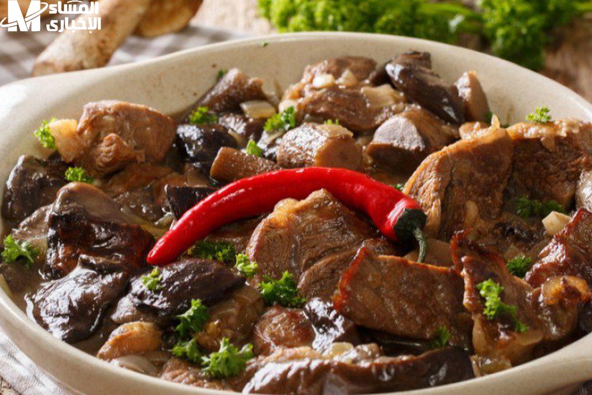صينية لحم بالفطر والتوابل