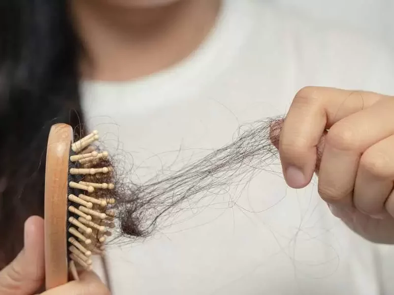 اكتشاف مذهل.. علاج طبيعي ينهي تساقط الشعر ويعيده كما كان في وقت قياسي