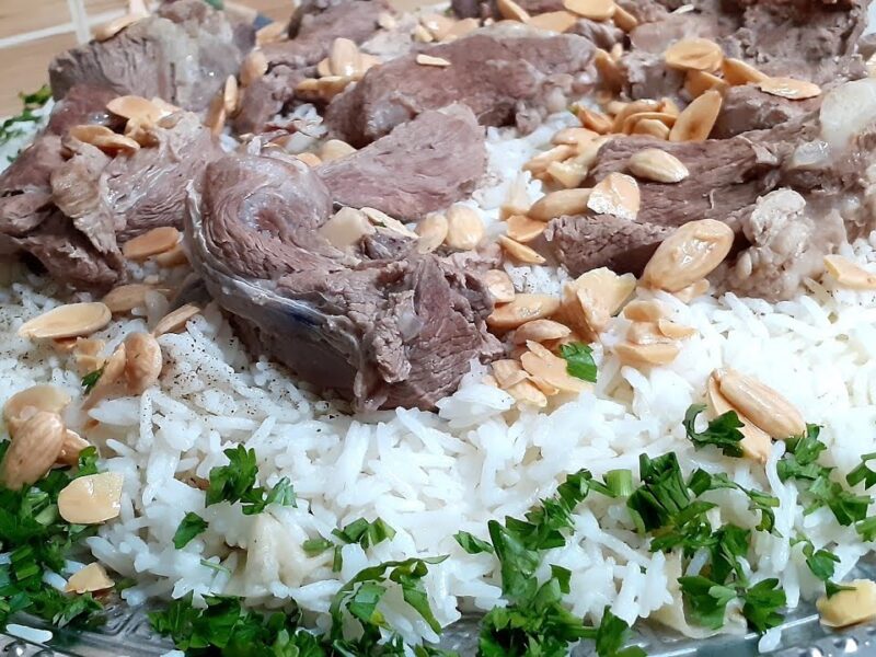 الفتة دخلت التاريخ المصري.. طريقة عمل فتة الأرز باللحم طعم أصيل