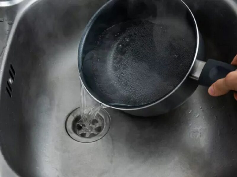 السخونة سلكت الحوض بثواني.. وصفة المياه السخنة السحرية هتسلك الحوض في ثواني ومن غير نقطة مجهود حل عبقري