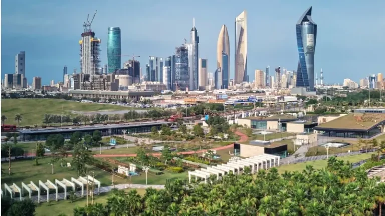 الغرامة نزلت بأرقام ضخمة.. فرض 10 آلاف دينار على المقيمين بالكويت في حالات محددة