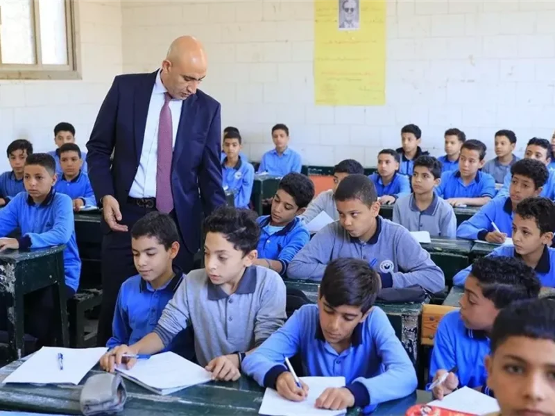 جدول السفر اتحدد رسميًا .. موعد امتحانات الفصل الدراسي الثاني 2025 للمصريين بالخارج جدول نهائي