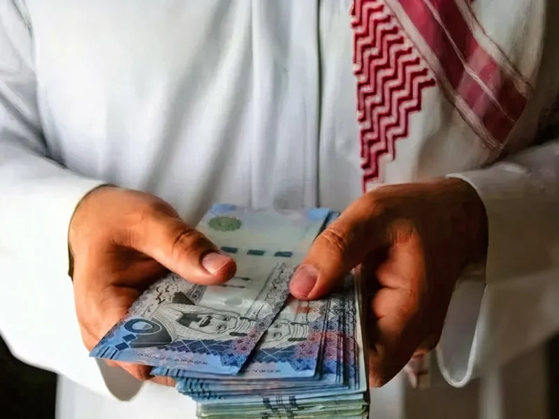 الراتب سبق المفاجأة الرسمية.. صرف رواتب السعودية قبل العيد فرحة طايرة