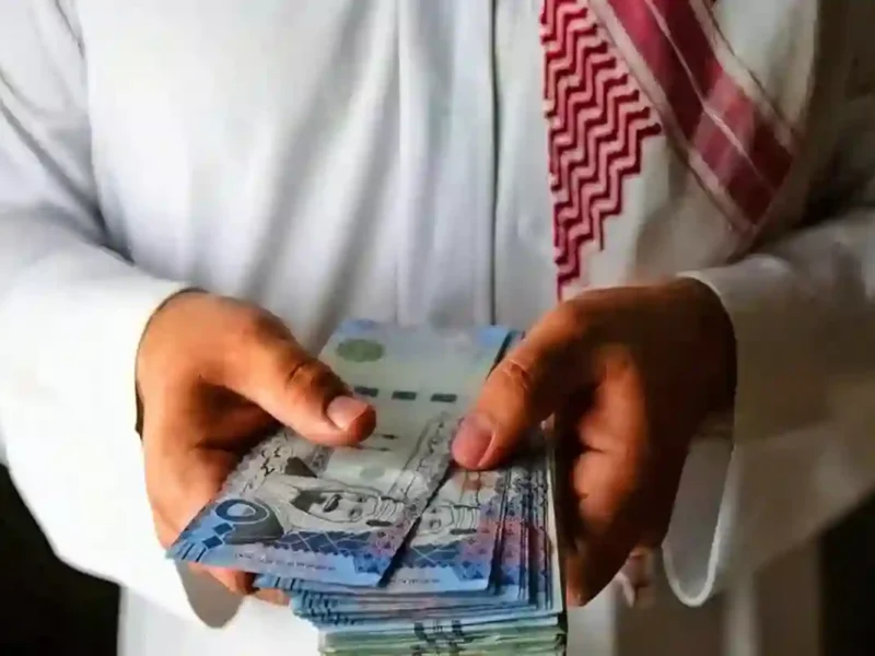 فرحة الصرف تسبق العيد.. الفرحة وصلت بدري صرف معاشات أبريل في السعودية قبل العيد بأيام