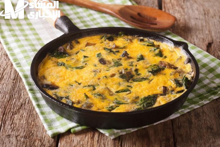 أضف لمسة ملوكية لفطورك.. البيض المخفوق بالسبانخ والجبن الكريمي للفطور ملكي بقوام ناعم