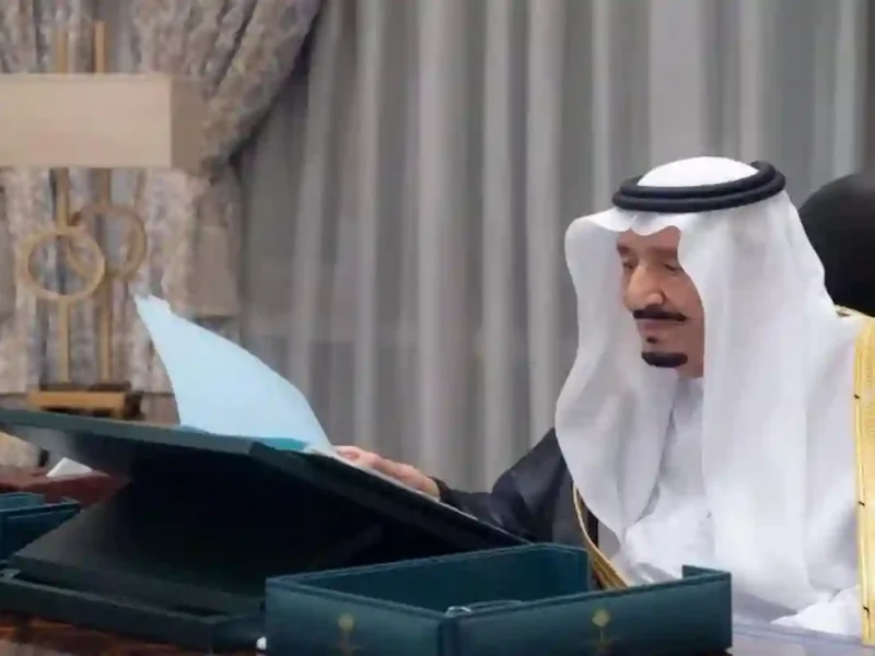 وصلت المفاجأة وخذ العلم.. شروط المكرمة الملكية السعودية 1446 وموعد الصرف النهائي