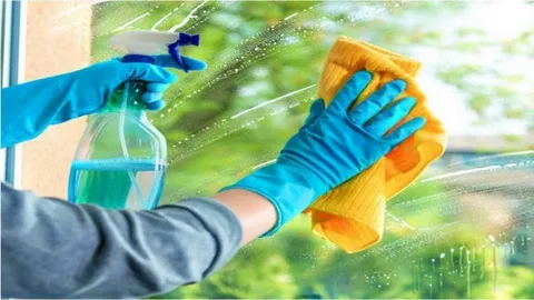 تنظيف الزجاج والمرايا