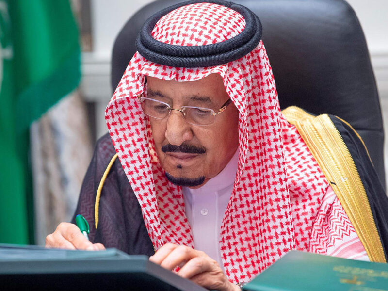 الدعم من الملك شخصيًا.. مكرمة جديدة من الملك في السعودية 1446 فلوس ودعم للأسر المحتاجة استنى الدعم