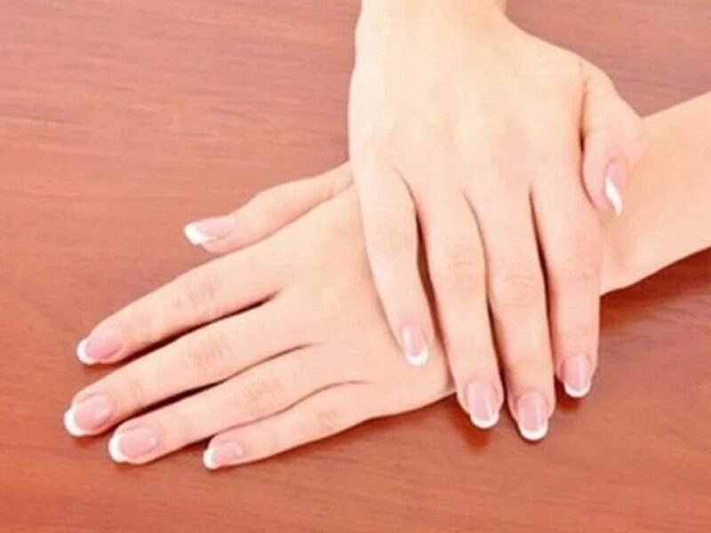 نعومة يديكِ بلا حدود.. خلطة سحرية للتخلص من الجلد الميت وتبييض اليدين في دقائق  جربيها