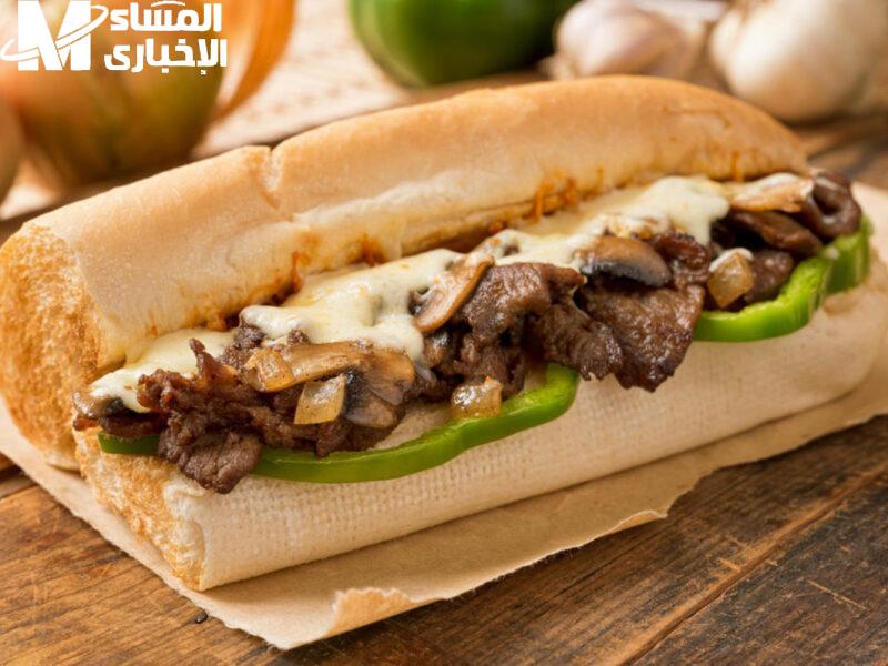 ساندويش ستيك بالجبن متعة غنية وجبة دسمة