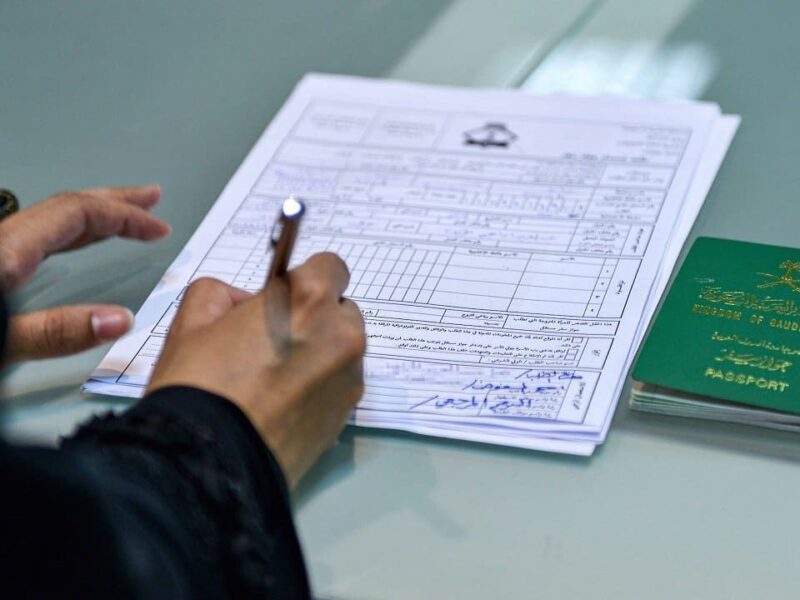 الموضوع صحيح ولا إشاعة.. كشف حقيقة زيادة رسوم تجديد الإقامة في السعودية