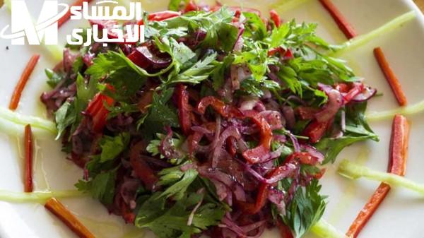 عمل سلطة الشاورما بالبقدونس