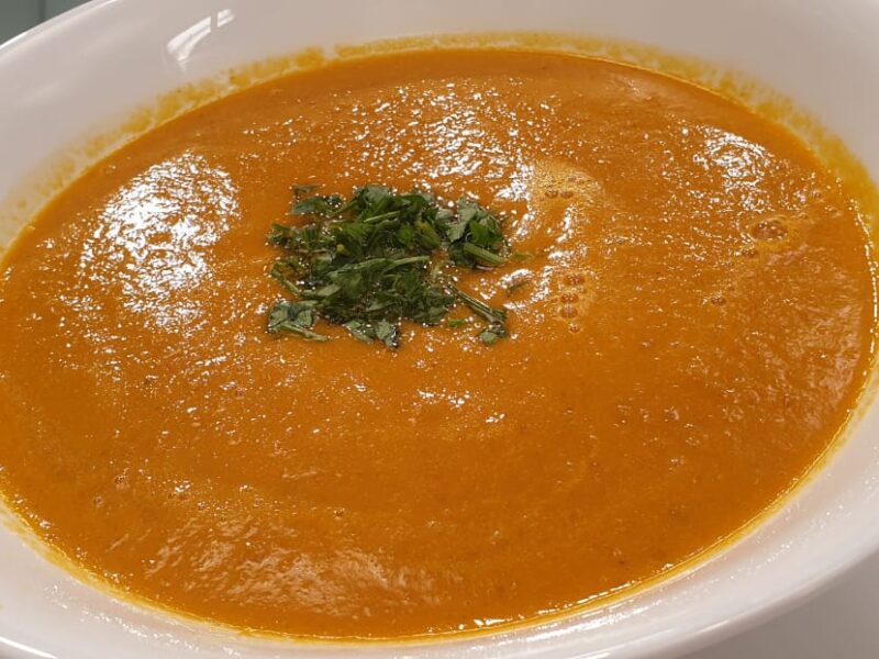 شوربة سخونة.. شوربة الجزر للنباتيين دفء نباتي