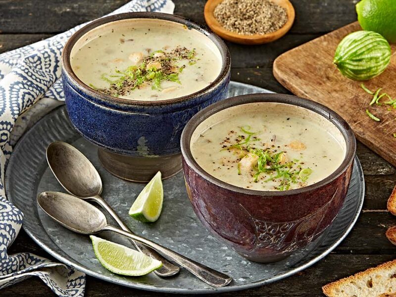 بقليل من السعرات الحرارية..طريقة عمل شوربة الشوفان بالدجاج للرجيم