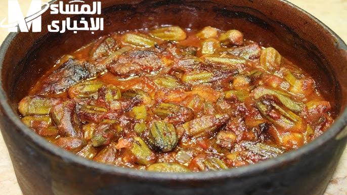 بامية باللحمة طعمها خطير.. طريقة صينية البامية بدبس الرمان مذاق أصيل