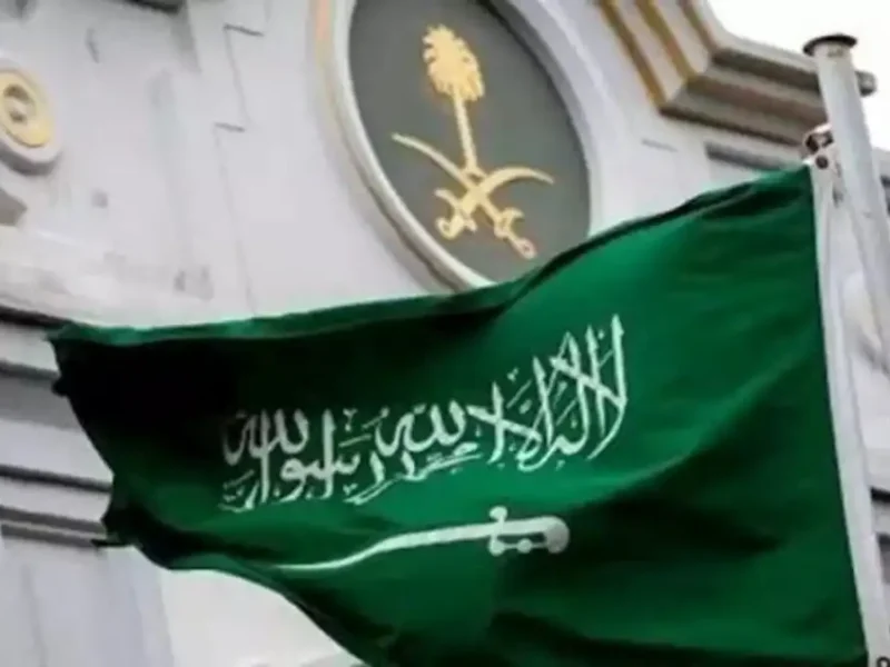 لازم تأمين صحي ساري.. الاستعلام عن موظف وافد في السعودية برقم الإقامة 1446هـ