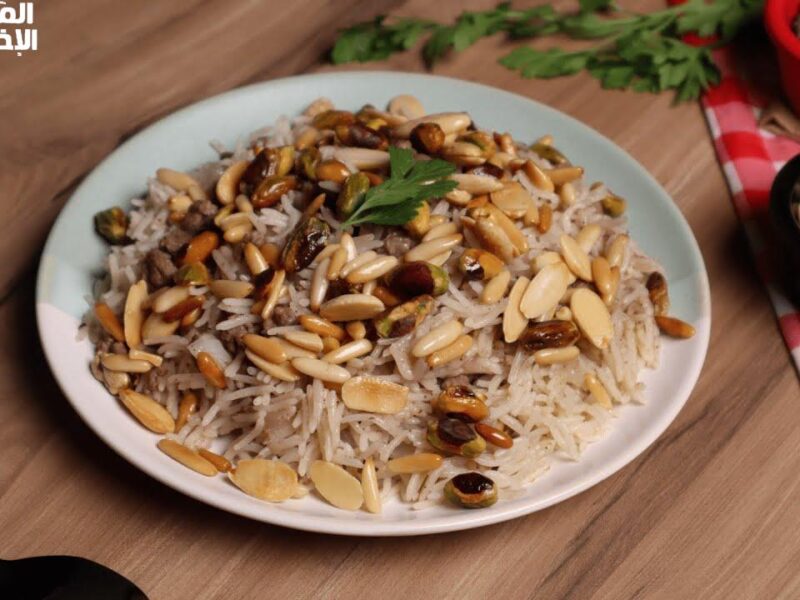 دوق الذ طعم.. أرز الحشوة الحار باللحمة المفرومة والمكسرات طعم جامد
