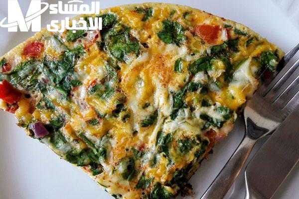 البيض بالسبانخ والجبنة الكريمى