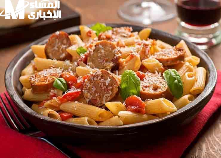 معكرونة بالسجق بهارات تقيلة