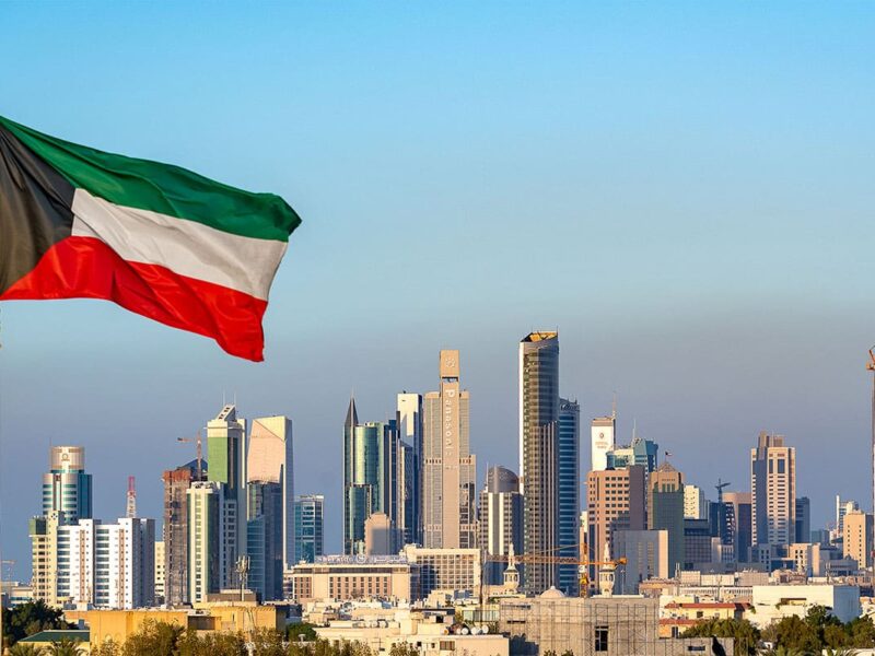 تفاصيل هامة عن تحويل إقامات العمالة الوافدة في الكويت من الشركات الموقوفة.. شروط وإرشادات من وزارة القوى العاملة