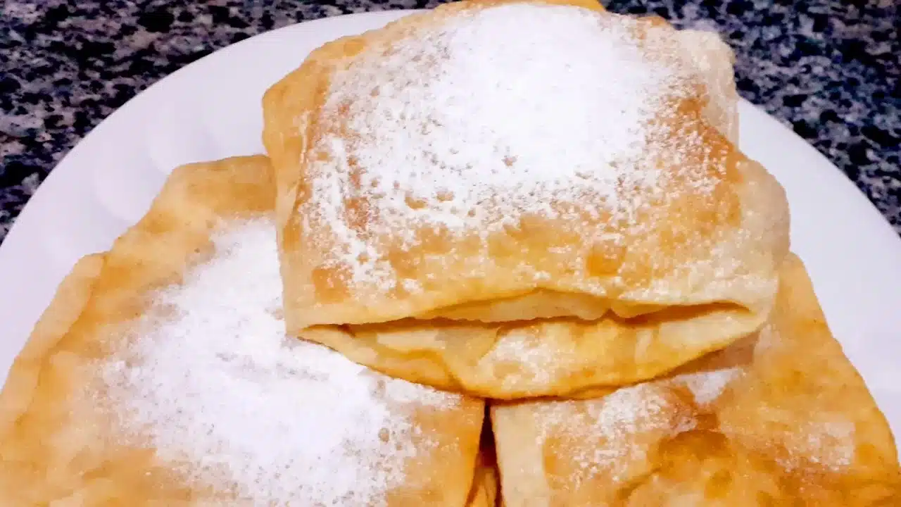 الفطير بالسمن والسكر في الطاسة