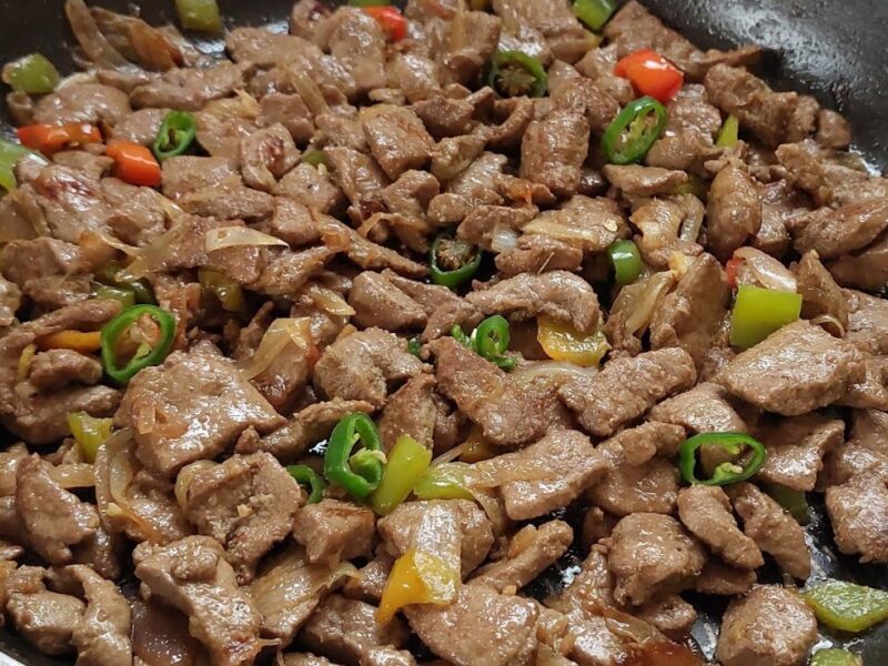 بعدين بصل وكبدة.. طريقة عمل الكبدة بالبصل نكهة ذواقة