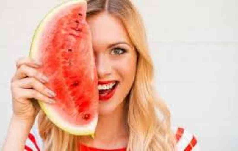 حماتي قالتلي عليها… وصفات لتبيض البشرة من قشر البطيخ اوعي ترميه دة كنز في بيتك