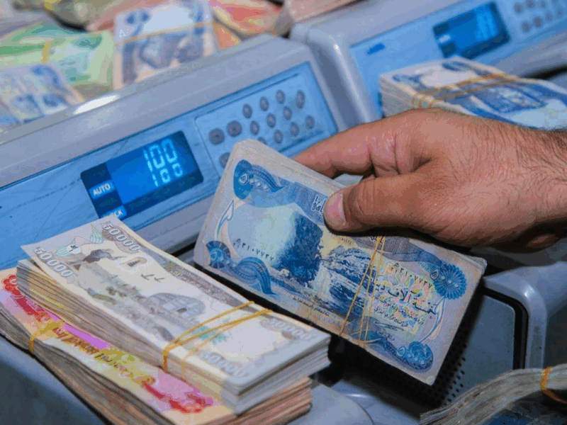الرواتب قربت تدخل حسابك صرف رواتب الموظفين في العراق هتنزل خلال ساعات ومافيش انتظار
