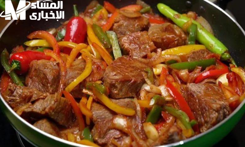 طاجن لحمة هيخلّيك تدوب.. طاجن اللحمة بالبصل والطماطم ريحة تشد الجيران