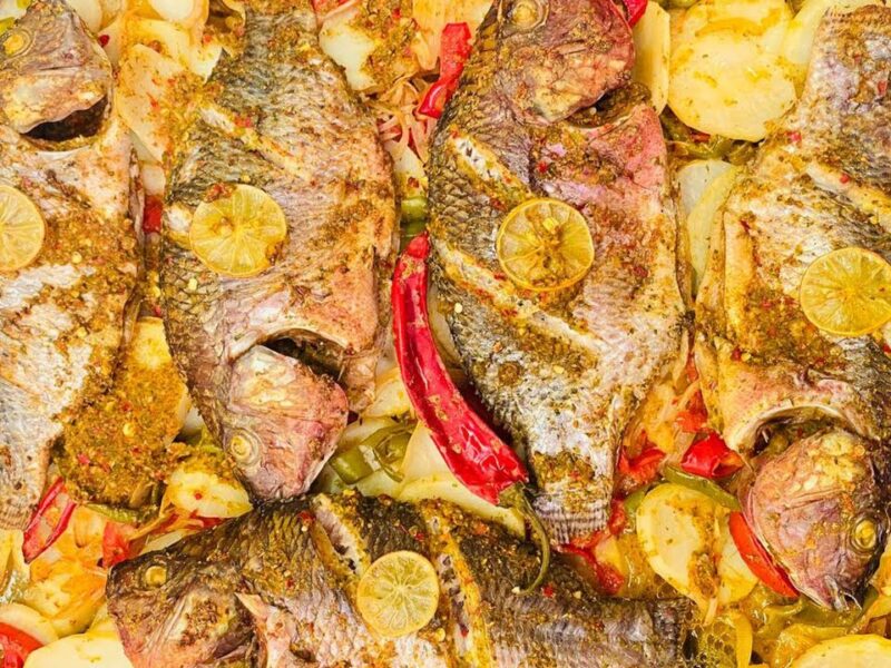 سمك وبس.. صينية السمك بالبطاطس والليمون متعة بحرية